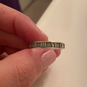 NEW Tiffany & Co Atlas Ring w/pull string bag